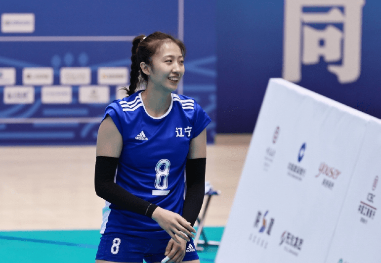 浙江稠州训练开放日，转会期单刀错失引欢呼，荷甲在即，临场指挥获称赞(2024年荷甲积分榜)