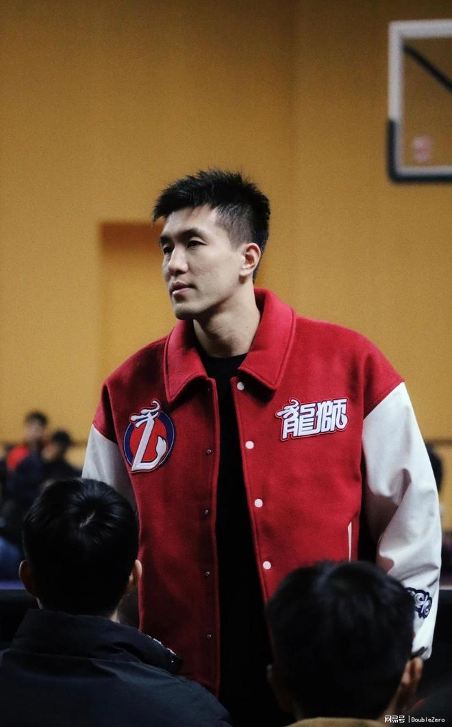 广州队集结日单刀错失；志在CBA季后赛名次提升；态度坚定；更衣室氛围转暖的简单介绍