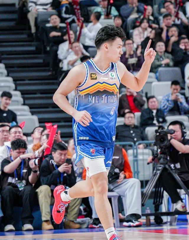 关于马赛迎CBA季后赛关键赛；加时末段队长鼓劲；更衣室稳定；资深球员宣示担当的信息